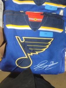 DESCRIPTION: (5) RALLY TOWELS BRAND/MODEL: ST. LOUIS BLUES QTY: 5