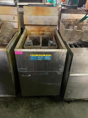 DESCRIPTION: PITCO 65 GAS DEEP FRYER W/ (2) BASKETS MODEL PITCO 65C+ ADDITIONAL INFORMATION: 150,000 BTU, NATURAL GAS QTY: 1