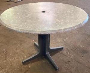 DESCRIPTION: 30" ROUND PLASTIC PATIO TABLE. SIZE: 30" QTY: 1