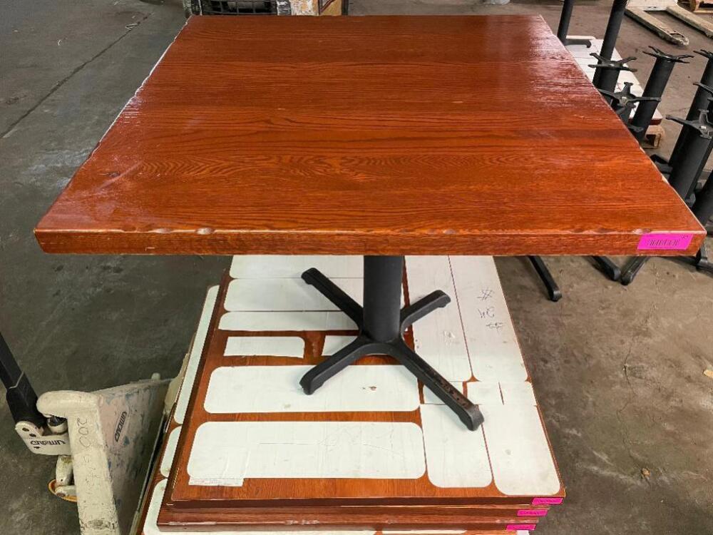 DESCRIPTION 36" X 36" SOLID HARDWOOD TABLE TOP W/ BASE. SIZE 36" X 36