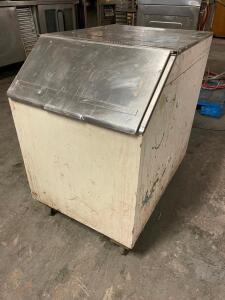 CRYSTAL BRE-260 ROLL ABOUT ICE BIN.