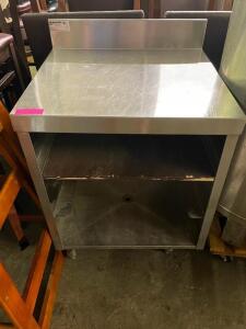 DESCRIPTION: 27� ALL STAINLESS BAR CABINET W/ 4� BACK SPLASH SIZE: 27� QTY: 1