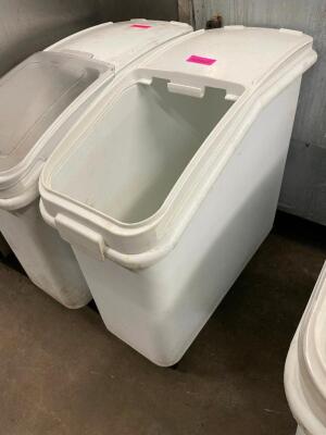 DESCRIPTION: 15 GALLON ROLL ABOUT INGREDIENTS BIN W/ LID QTY: 1