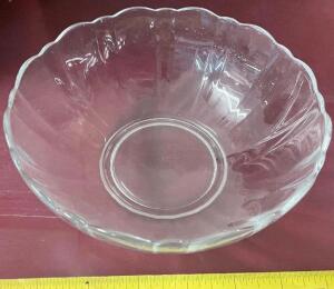 (15) 9" GLASS SALAD BOWLS