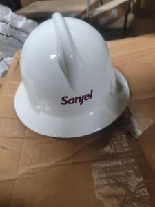 DESCRIPTION: (1) CASE OF APPROX (20) FULL BRIM HARD HATS INFORMATION: WHITE RETAIL$: $18.32 EA QTY: 1