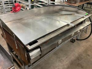 DESCRIPTION: KEATING MIRACLEAN 60" THERMOSTATIC GRILL. BRAND / MODEL: KEATING ADDITIONAL INFORMATION FRONT FACING NEEDS RECONNECTED. MISSING KNOBS QTY