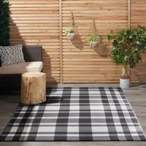 DESCRIPTION: (1) REVERSIBLE OUTDOOR RUG BRAND/MODEL: BETTER HOMES & GARDENS INFORMATION: BUFFALO PLAID/STRIPES REVERSIBLE RETAIL$: $58 SIZE: 5' X 7' Q