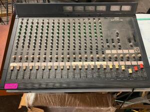 YAMAHA MIXING CONSOLE