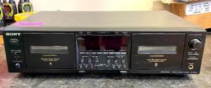 DESCRIPTION: STEREO CASSETTE DECK RECEIVER BRAND/MODEL: SONY TC-WE675 QTY: 1