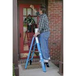 (1) FIBERGLASS STEP LADDER