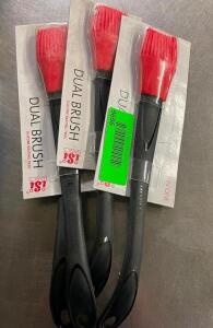 DESCRIPTION: (4) PLASTIC DUAL BRUSHES - NEW THIS LOT IS: SOLD BY THE PIECE QTY: 4