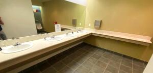 4-SINK WALL MOUNTED COMPOSITE BATH VANITY W/ AUTO SENSING FAUCETS