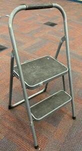 2-STEP COLLAPSIBLE STOOL