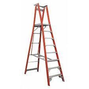 (1) FIBERGLASS PLATFORM STEPLADDER