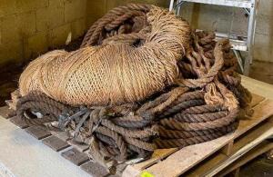 LARGE PILE OF ASSORTED COMMERCIAL ROPE