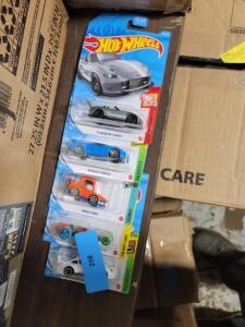 DESCRIPTION: (5) TOY TRUCKS BRAND/MODEL: HOT WHEELS RETAIL$: $20.00 EA QTY: 5