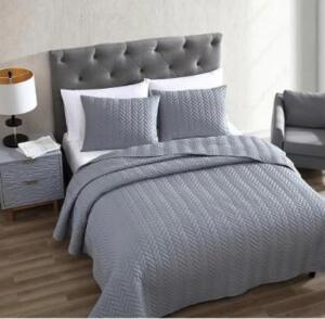 DESCRIPTION: (1) QUILT BRAND/MODEL: GAP INFORMATION: GRAY RETAIL$: $60.00 EA SIZE: QUEEN QTY: 1