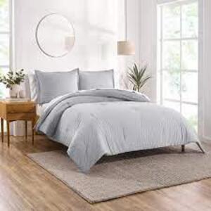 DESCRIPTION: (1) COMFORTER SET BRAND/MODEL: GAP INFORMATION: GREY RETAIL$: $50.00 EA SIZE: FULL QTY: 1