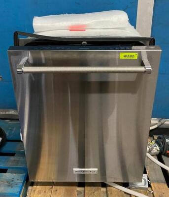 DESCRIPTION: 24" STAINLESS STEEL TOP CONTROL BUILT-IN DISHWASHER BRAND/MODEL: KITCHENAID KDTM704ESS0 QTY: 1