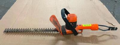 DESCRIPTION: 18" ELECTRIC DELUXE HEDGE TRIMMER BRAND/MODEL: BLACK+DECKER INFORMATION: TESTED AND WORKING QTY: 1