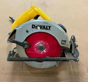 DESCRIPTION: 7-1/4" ELECTRIC CIRCULAR SAW WITH ELECTRIC BRAKE BRAND/MODEL: DEWALT INFORMATION: CORD IS CUT AND NEEDS TO BE REWIRED QTY: 1