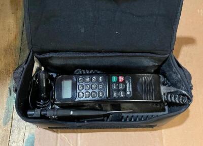 DESCRIPTION: VINTAGE MOTOROLA CELLPHONE QTY: 1