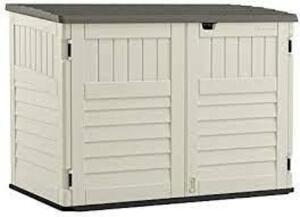 DESCRIPTION: (1) HORIZONTAL STORAGE SHED BRAND/MODEL: SUNCAST STOW-AWAY #BMS7400X RETAIL$: $400.00 EA SIZE: 5'10" Z 3' 8" X4' 4" QTY: 1