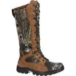 DESCRIPTION: (1) PAIR OF WATERPROOF SNAKEPROOF HUNTING BOOT BRAND/MODEL: ROCKY WATERPROOF #1570 INFORMATION: CAMO RETAIL$: $157.00 EA SIZE: 10/1/2002