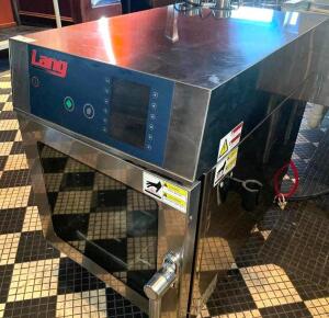 DESCRIPTION: LANG HOUNO COMBI SLIM OVEN BRAND / MODEL: LANG COMBI SLIM CPS 1.06 ADDITIONAL INFORMATION 208/230 VOLT, 19 AMP. LIKE NEW LOCATION: BAR QT