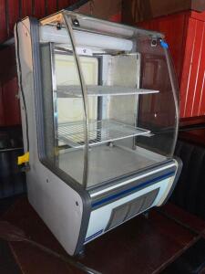 DESCRIPTION: DIAMOND GBSP-05 COUNTER TOP REFRIGERATED DISPLAY CASE. BRAND / MODEL: DIAMOND GBSP-05 ADDITIONAL INFORMATION 112 VOLT, MFG 2010. IN WORKI