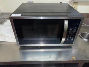 DESCRIPTION: MAGIC CHEF HOUSE HOLD MICROWAVE BRAND / MODEL: MAGIC CHEF LOCATION: KITCHEN QTY: 1