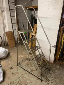 5 FT. PORTABLE STEP LADDER