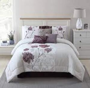 (1) 7 PIECE COMFORTER SET