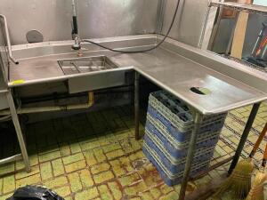 RIGHT SIDE 5' X 4' L SHAPED STAINLESS SOIL TABLE W/ SPRAYER STATION