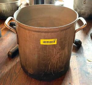 DESCRIPTION: 12" STOCK POT SIZE: 12"X12.5" QTY: 1