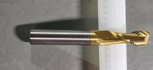 DESCRIPTION: (1) SOLID CARBIDE SQ. END MILL BRAND/MODEL: KENNAMETAL 71841035 RETAIL$: 122.89 SIZE: 10mm DIA 22 mm LOC QTY: 1