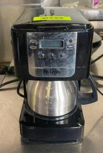 4-CUP COFFEE MAKER WITH STAINLESS CARAFE