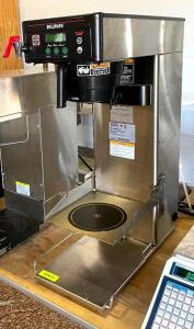 AUTOMATIC COFFEE BREWER WITH TRAY