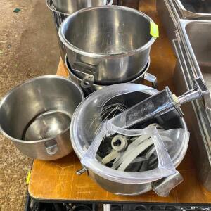 ASSORTED STAINLESS COOKWARE AND ACCESSORIES