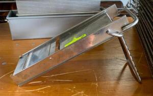 STAINLESS VEGETABLE SLICER