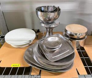 ASSORTED METAL PLATES AND DECOR AS SHOWN