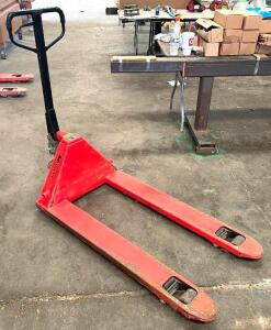 5,500LB CAPACITY PALLET JACK