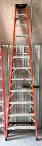 12' FIBERGLASS STEP LADDER