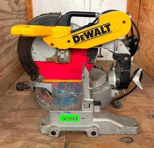 DEWALT 12-INCH DOUBLE-BEVEL COMPOUND MITER SAW