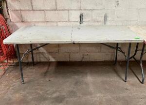 5 FT. FOLDING TABLE