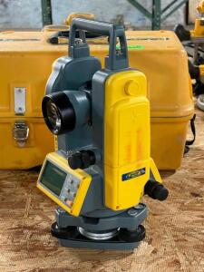 DET-2 DIGITAL ELECTRONIC CONSTRUCTION THEODOLITE SET WITH CARRYING CASE