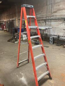 8' STEP LADDER