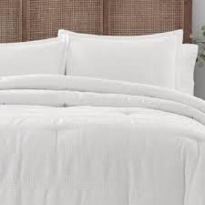 DESCRIPTION: (1) COMFORTER AND SHAM SET BRAND/MODEL: LATITUDE INFORMATION: WHITE RETAIL$: $128.66 EA SIZE: 20X26 QTY: 1