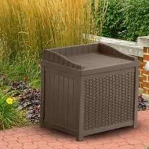 DESCRIPTION: (1) PLASTIC DECK BOX WITH SEAT BRAND/MODEL: SUNCAST INFORMATION: BROWN RETAIL$: $55.99 EA SIZE: 22 GALLON QTY: 1