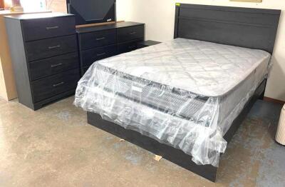 4PC QUEEN SIZED BEDROOM SET